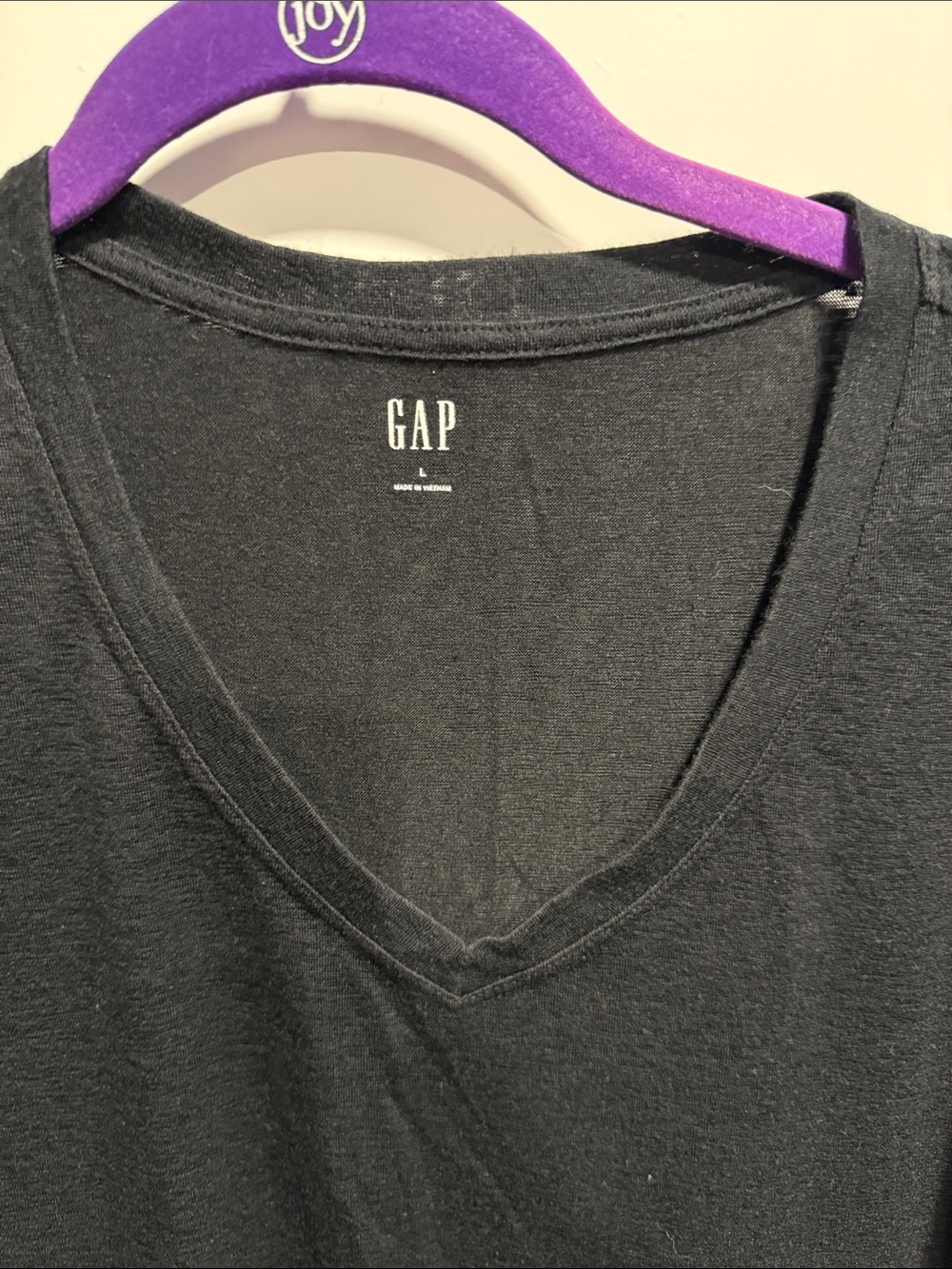GAP Black V-Neck Short Sleeve Tee Super Soft EUC - Picture 2 of 6